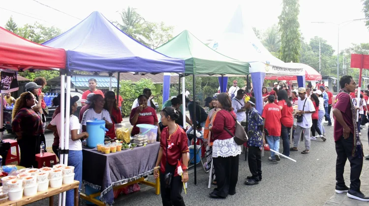 Stand UMKM Meriahkan Kirab Salib IYD dan Karnaval Iman Merdeka di Paroki Imanuel