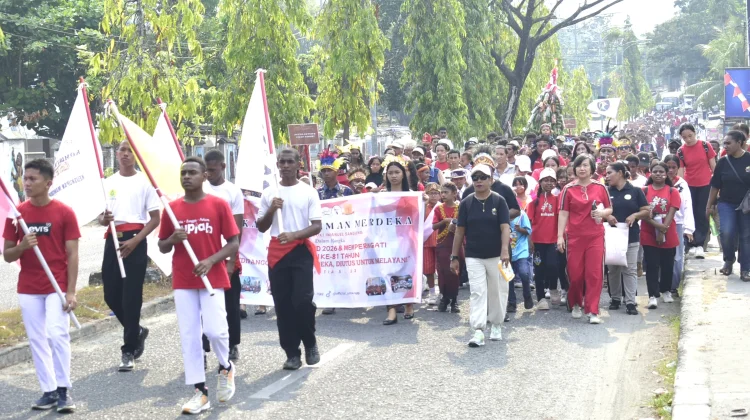 Salib Menyatukan Langkah, Sukacita Umat dalam Karnaval Iman Merdeka