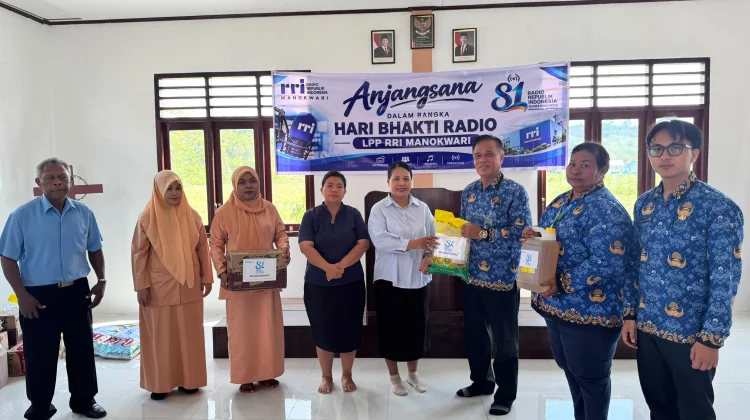 RRI Manokwari Berbagi Kasih Sambut Hari Radio ke-81