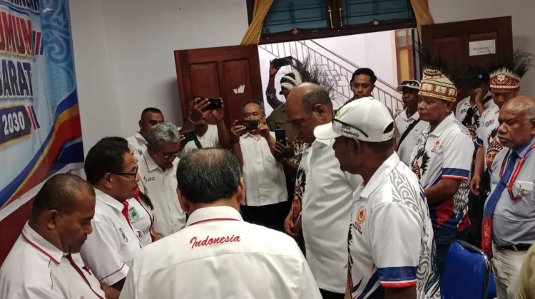 Mohammad Lakotani Resmi Serahkan Berkas Calon Ketua KONI Papua Barat