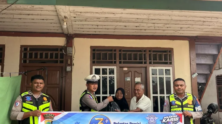 Satlantas Bintuni Salurkan Bantuan Sosial Sambut Hari Lalu Lintas