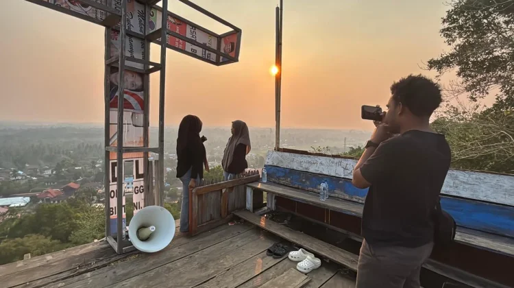 Menyapa Senja dari Ketinggian Bukit Bintang di Kabupaten Teluk Bintuni