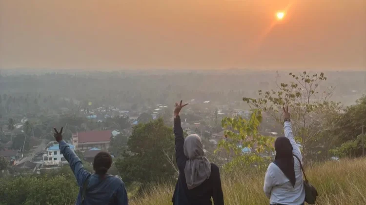 Menyapa Senja dari Ketinggian Bukit Bintang di Kabupaten Teluk Bintuni