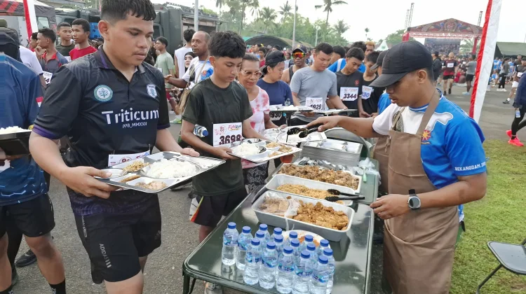 Peserta Fun Run Nikmati Sarapan Ala Prajurit TNI Secara Gratis