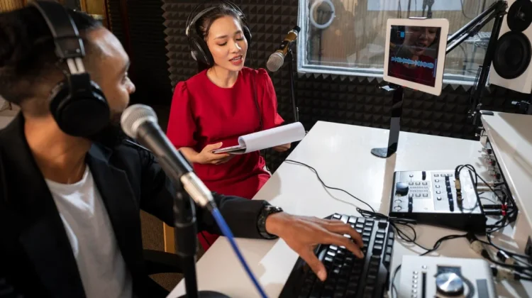 Peran Krusial Operator Radio dalam Menjaga Kelancaran Siaran