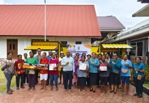 Pemprov Papua Barat Serahkan Hibah Container Booth untuk 25 UMKM Papua