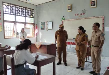 Bupati Tinjau Pelaksanaan Ujian Akhir Sekolah di Sejumlah SMA/SMK Manokwari