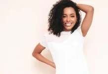 Pilihan Warna Baju yang Cocok untuk Kulit Gelap