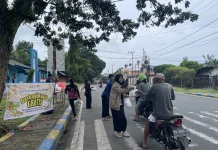 DWP RRI Manokwari Gelar Aksi Sosial Berbagi Takjil Gratis