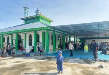 Masjid Nurul Falah II Sumber Boga Salurkan Zakat Fitrah