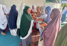 Tradisi Salaman usai Sholat Idulfitri di Masni