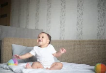 Alasannya dan Hal Aneh dilakukan Bayi yang Perlu diperhatikan