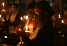 Umat Katolik Imanuel Sanggeng Rayakan Vigili Paskah dengan Penuh Khidmat