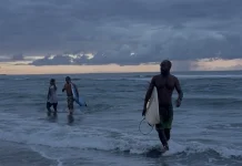 Surfing Amban Manokwari Potensial Tarik Wisatawan Mancanegara