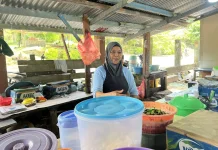 Gado-Gado Pantai Pasir Putih Jadi Buruan Wisatawan