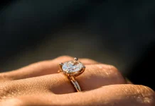Arti cincin di Jari Tengah Kiri Perempuan