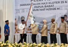 Gubernur Papua Barat Lepas 447 Jemaah Calon Haji