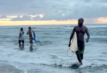 Sekda Pabar Dorong Pengembangan Surfing Pantai Amban Bertaraf Internasional