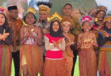 Menteri Abdul Mu’ti Nyanyikan Lagu Rukun sama Teman di Bintuni