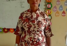 Membentuk karakter anak yang paling utama adalah Moral.