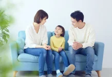 Cara Orang Tua Berbicara yang Tepat Sesuai Usia Anak dari balita hingga remaja