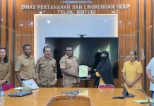 Yayasan Papeda dan Pemkab Bintuni Perkuat Kolaborasi Atasi Sampah Plastik