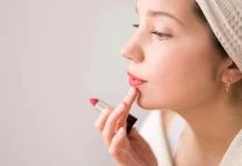 Kunci bibir lembap saat pakai lipstik matte