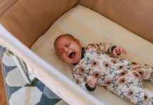 Penyebab bayi rewel setiap mau tidur dengan dramanya