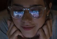 Tren Kacamata Baca Gen Z: Perpaduan Fungsi, Fashion, dan Gaya Hidup Modern