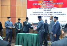 DPRK Teluk Bintuni Terima LKPJ Bupati 2025, Fokus Evaluasi Kinerja APBD