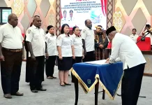 Gubernur Papua Barat Lantik Pejabat Administrator dan Pengawas Disdukcapil