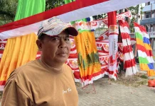 Pedagang Aksesoris HUT RI, Keluhkan Sepi Pembeli