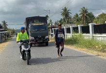 Berusia 58 Tahun, Solamer Taklukkan Lomba 7K tanpa Alas Kaki