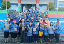 Penggunaan Atribut Daerah dalam Upacara sebagai Wujud Cinta Tanah Air