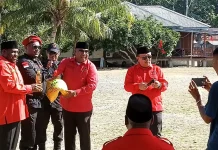 DPD PDI Perjuangan Papua Barat Salurkan Bantuan untuk Kader