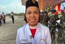 Margareta Manikrowi Bangga Jadi Pembawa Baki Paskibra Teluk Bintuni
