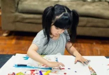Cara Mengatasi Anak Pemalu dan Sulit Bersosialisasi