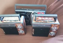 Radio: Suara yang Menolak Hilang
