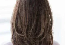 Model Potongan Rambut Oval Layer dari Belakang yang Menawan
