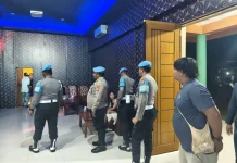 Razia Tempat Hiburan Malam, Propam Polres Bintuni Cek Disiplin Anggota