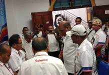 Mohammad Lakotani Resmi Serahkan Berkas Calon Ketua KONI Papua Barat
