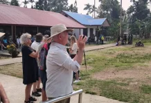 Wisatawan Kapal Pesiar Silver Cloud Kunjungi Aisandami Wondama