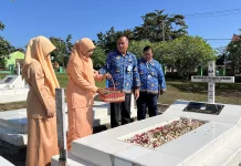 Angkasawan RRI Manokwari Ziarah ke TMP jelang Hari Bhakti