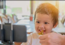 Kebiasaan yang Bisa Ganggu Tumbuh Kembang Anak