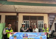 Satlantas Bintuni Salurkan Bantuan Sosial Sambut Hari Lalu Lintas