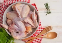 Trik Aman Mencairkan Daging Ayam Beku