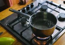 Cara menghilangkan noda gosong di panci, mudah tanpa ribet