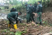 Kodim 1801 Manokwari Bersihkan Kali Sahara Cegah Gangguan Aliran Air