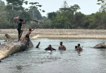 Kali Muturi, Oase Musim Kemarau yang Viral di Teluk Bintuni
