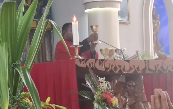 Pastor Philipus Ajak Umat Katolik Sanggeng Jadi Pembawa Damai Sesama